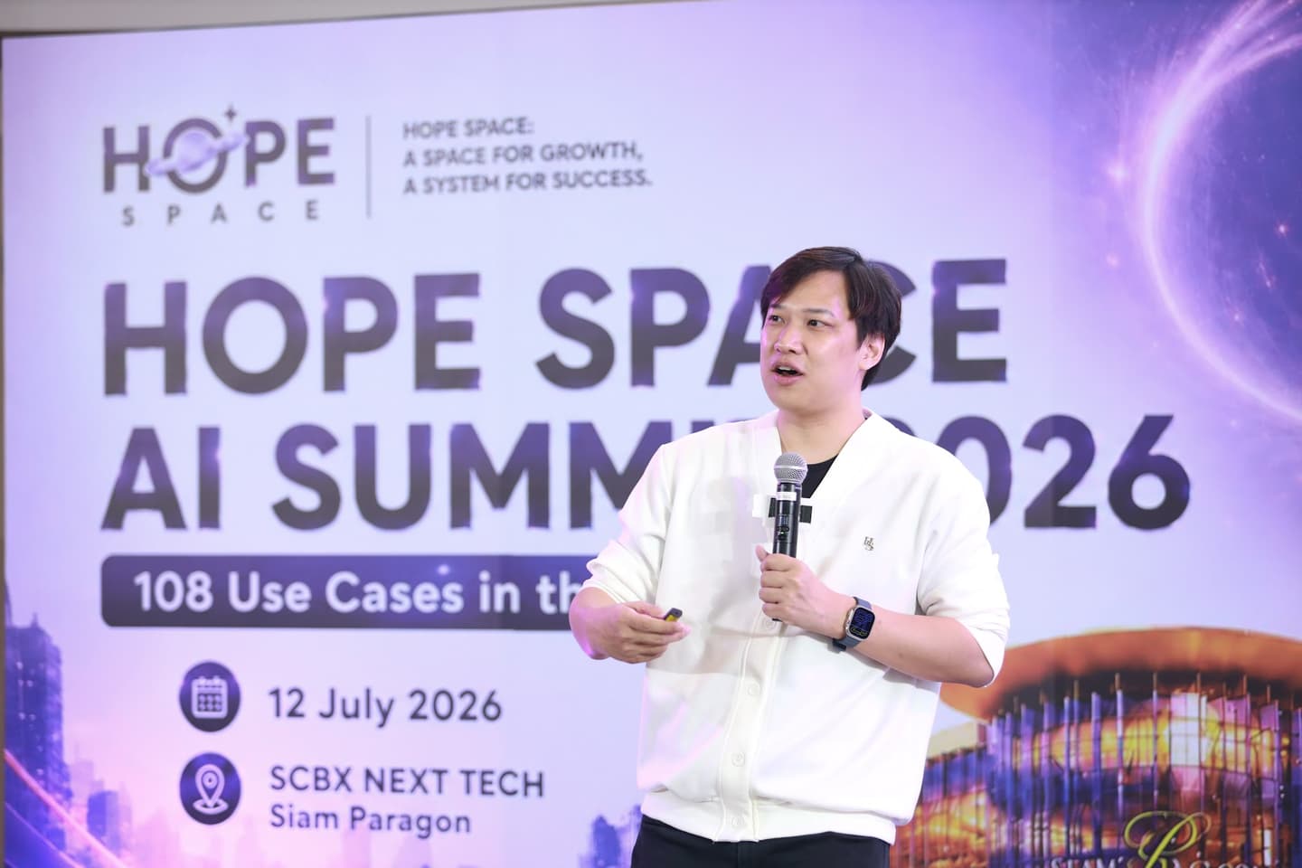 มิว กฤษฎา บรรยายบนเวที HOPE Space AI Summit 2026